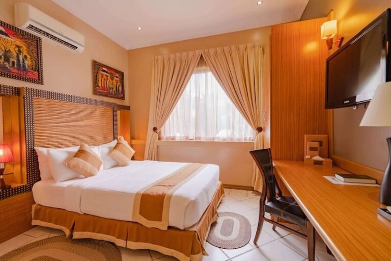 Amariah Hotel Large